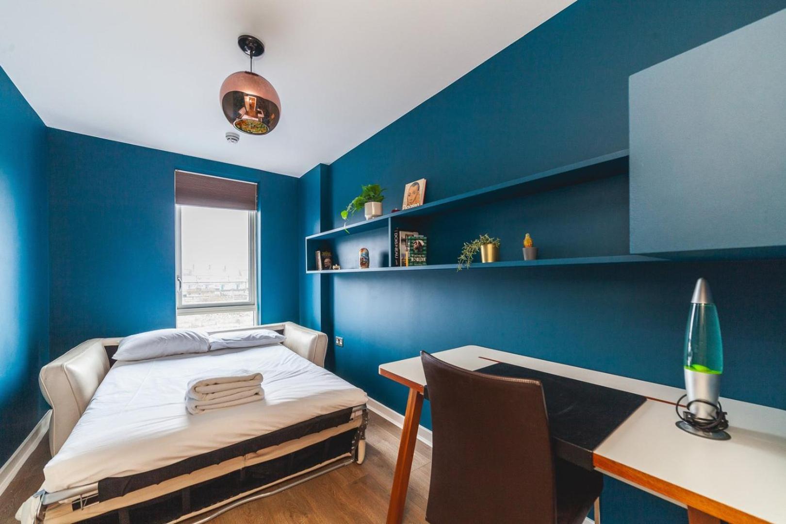 Cosy 2-bed Poplar Flat W/ Views Appartamento Londra