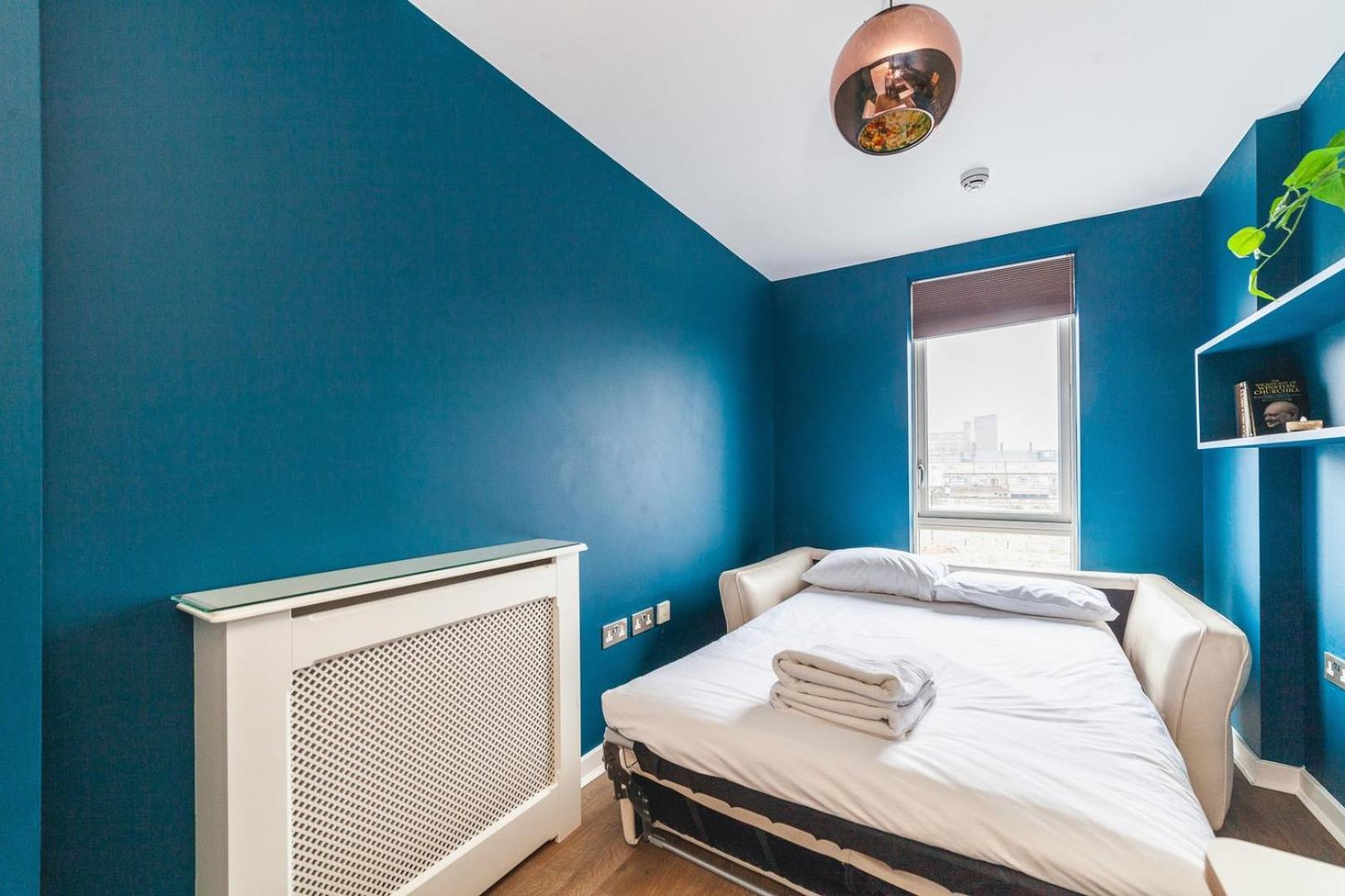 Cosy 2-bed Poplar Flat W/ Views Londra