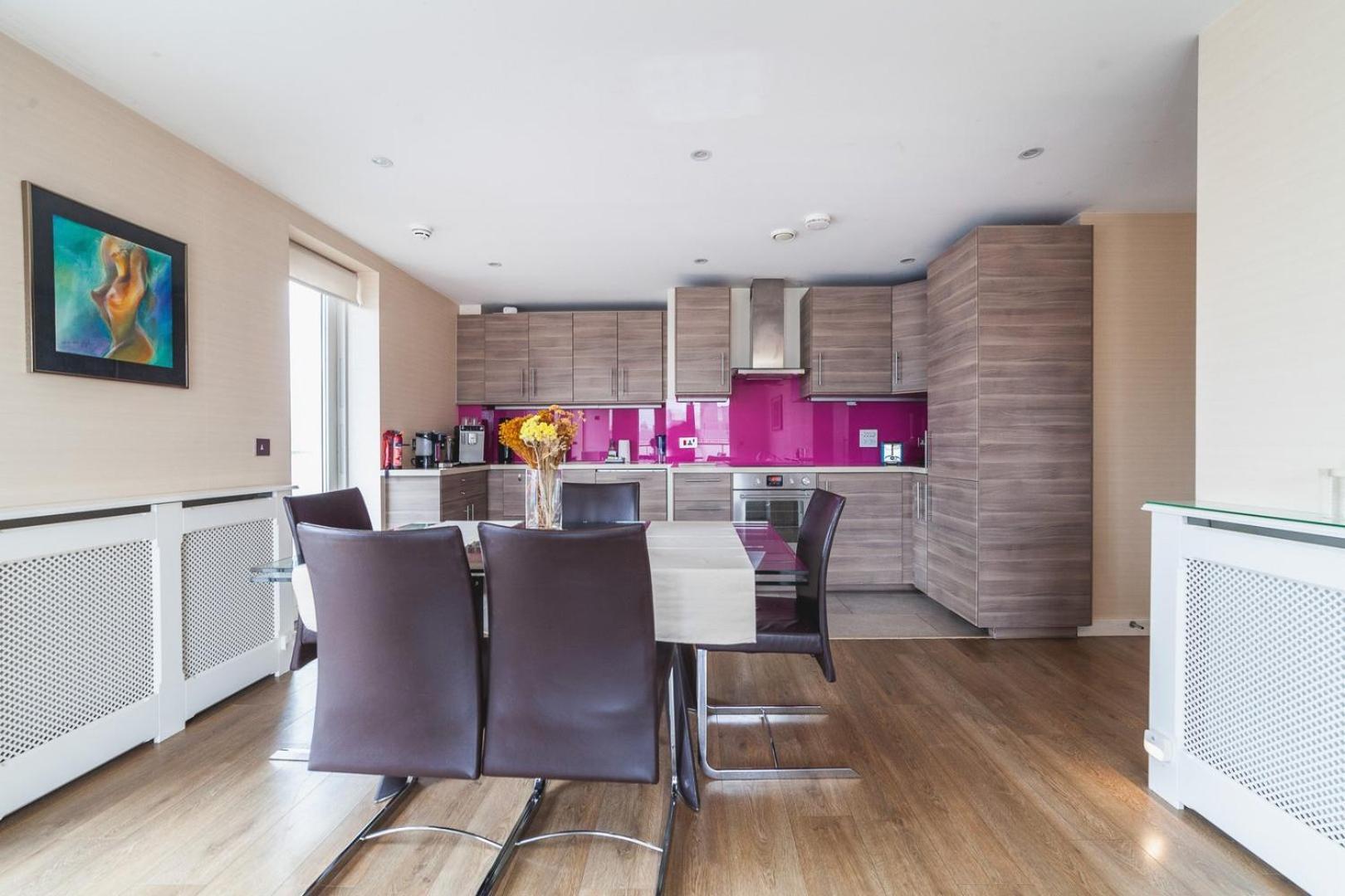 Appartamento Cosy 2-bed Poplar Flat W/ Views Londra